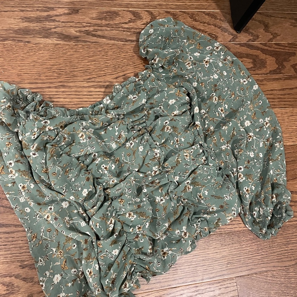 ASTR the label Floral Green Women's Top